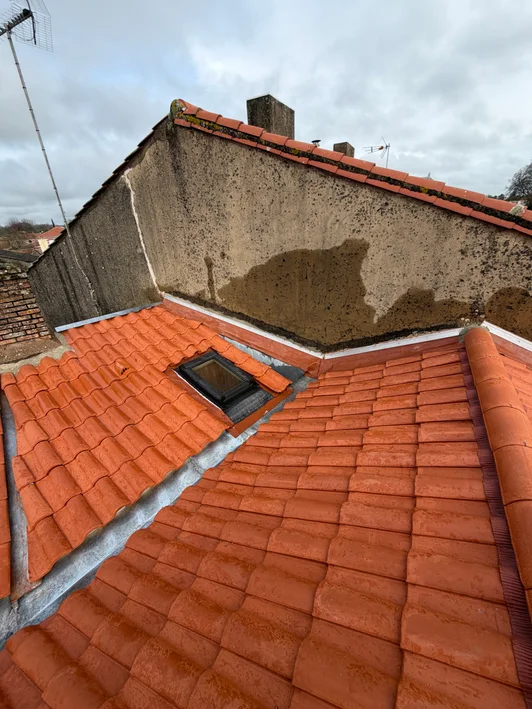 Toiture après travaux – tuiles neuves et velux avec zinc